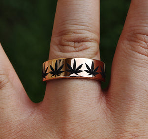 Open image in slideshow, Ring - Engraved Weed Plant Pattern Ring, Marijuana Band, 420 Wedding Ring

